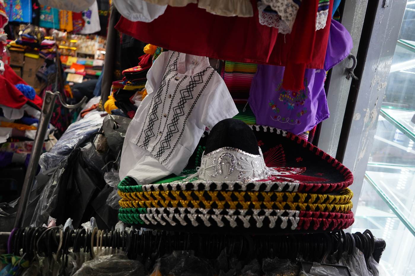 Foto de Ángel: puesto de mercado con textiles